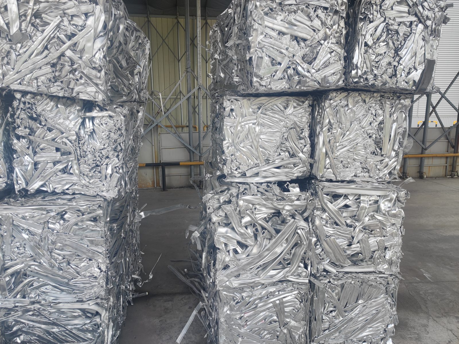Loose aluminum extrusion and profile scrap before baling in an Australian transport project