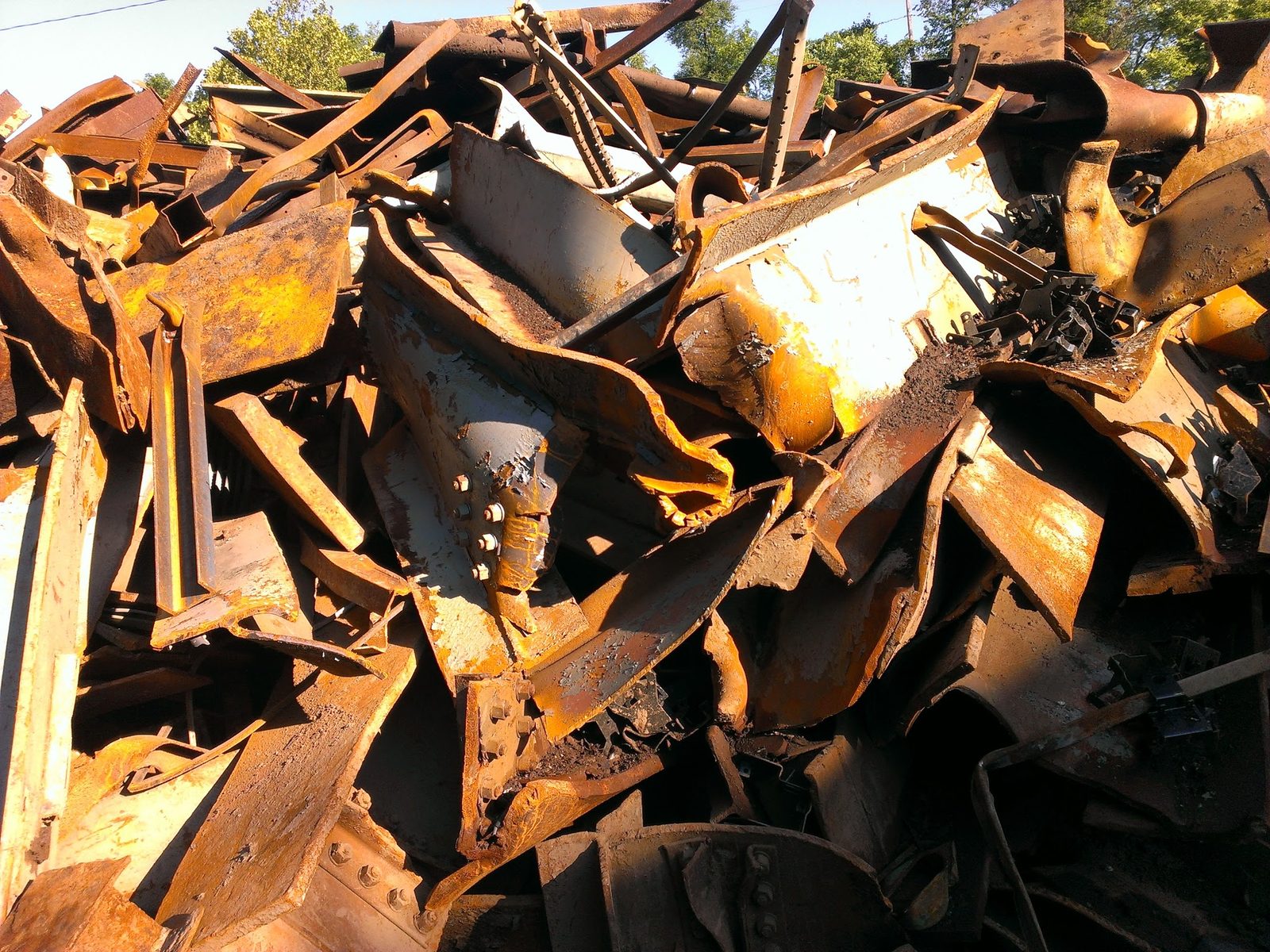 Heavy steel plate offcuts and structural scrap for a Turkey 400-ton baler project