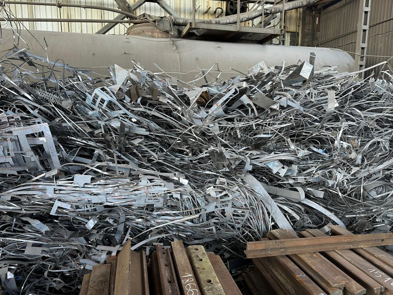 Loose metal offcuts collected for recycling